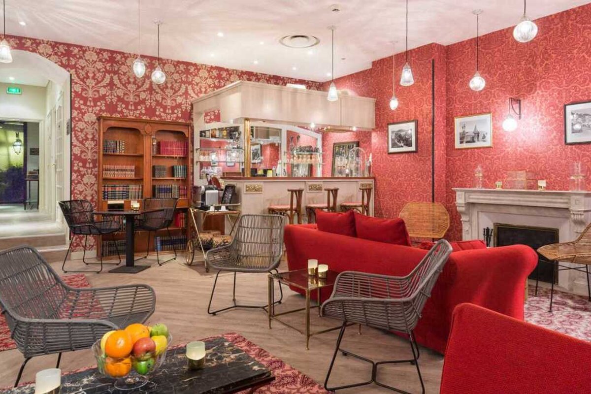 The reception room in le grimaldi hotel in nice